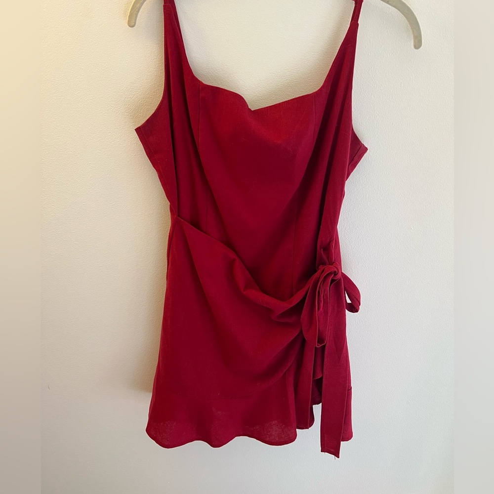 Size large but fits like a small/medium. I am 5”5 130lbs